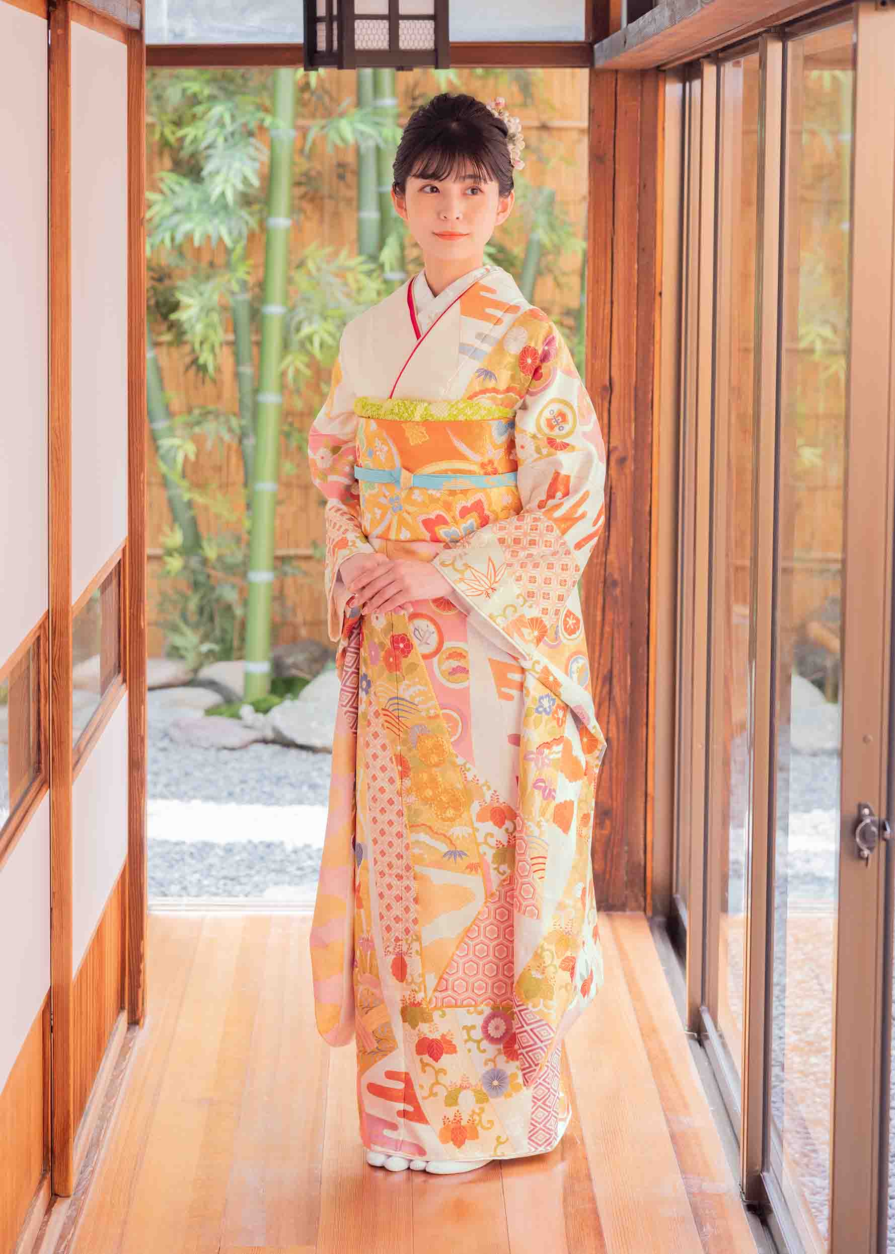 吉澤織物の振袖を着た女性